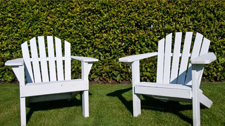 11 Best Finish for Cedar Adirondack Chairs in 2023
