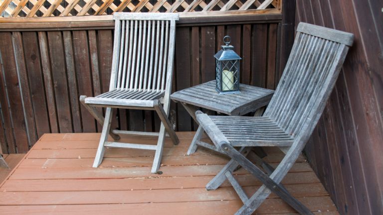 How to Finish Teak Outdoor Furniture